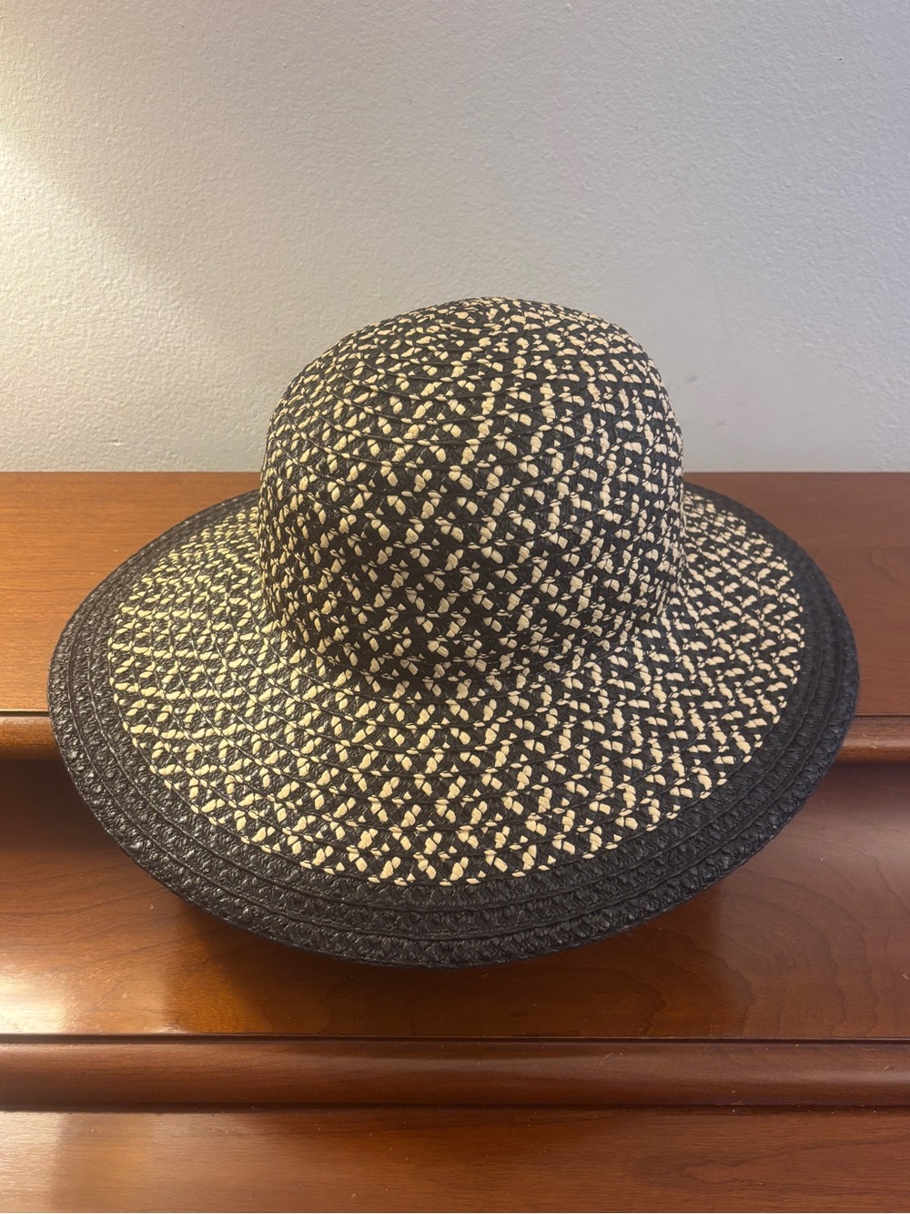 Eric Javits Black & Beige Open Weave Wide Brim Straw Sun Hat